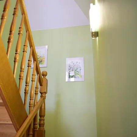 Comfortable Homes Close To The Дом отдыха Ровы